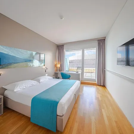 Aquatis 4*