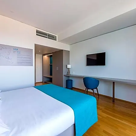 Aquatis 4*