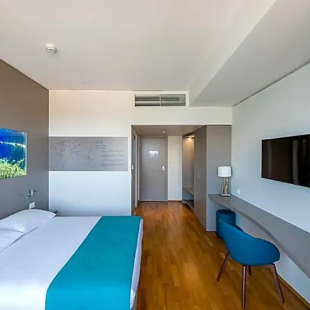 Aquatis Hotel
