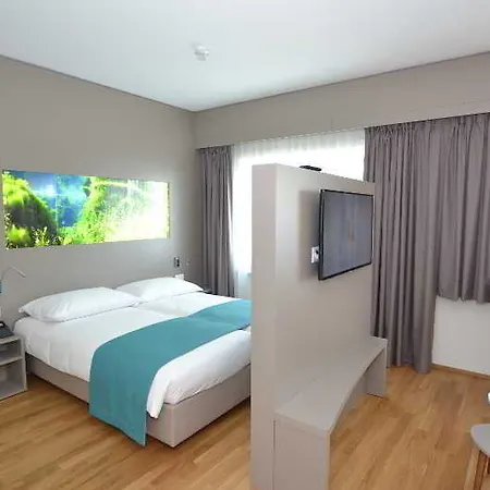 Aquatis 4*