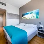 Aquatis 4*