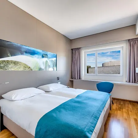 Aquatis 4*